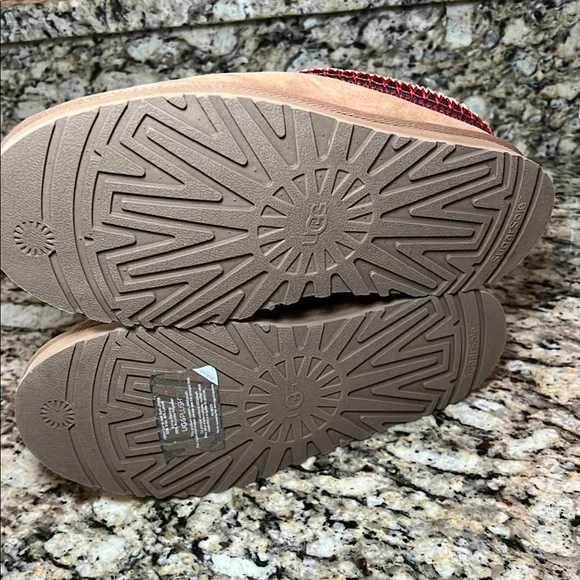 UGG Tazz slipper